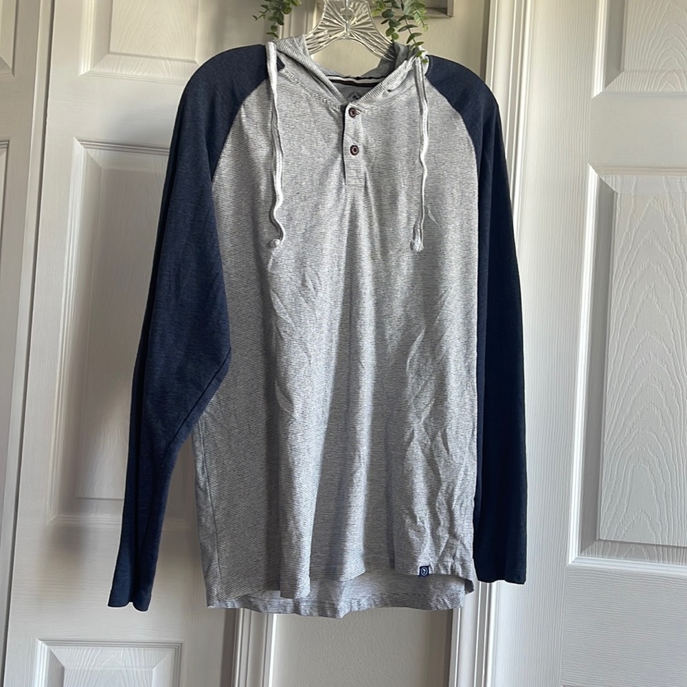 Men’s pullover with hood
